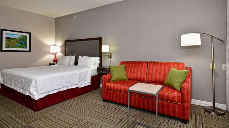 <b>Hampton Inn & Suites Fredericksburg Room</b>. Images powered by <a href="https://iceportal.shijigroup.com/" title="IcePortal" target="_blank">IcePortal</a>.