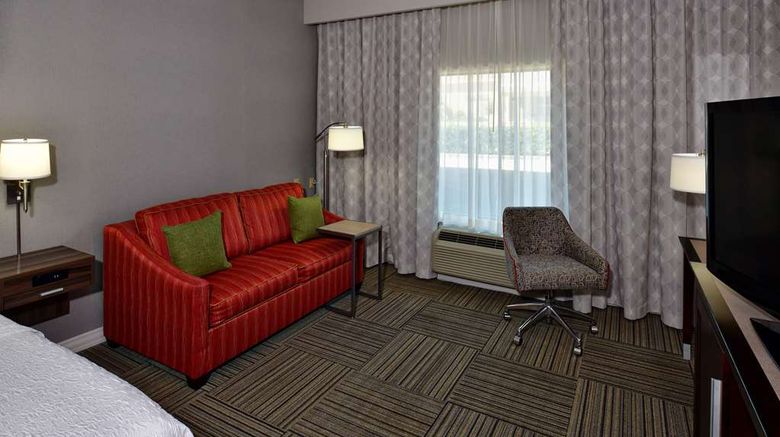 <b>Hampton Inn & Suites Fredericksburg Room</b>. Images powered by <a href="https://iceportal.shijigroup.com/" title="IcePortal" target="_blank">IcePortal</a>.