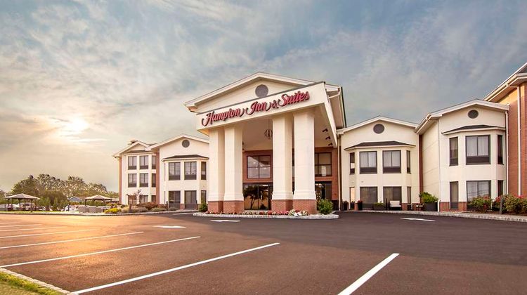 Hampton Inn & Suites Fairfield Exterior