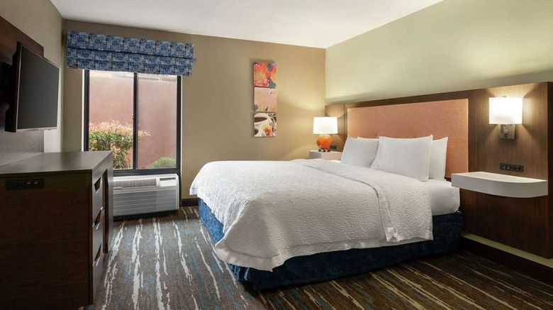 <b>Hampton Inn Sedona Room</b>. Images powered by <a href="https://iceportal.shijigroup.com/" title="IcePortal" target="_blank">IcePortal</a>.