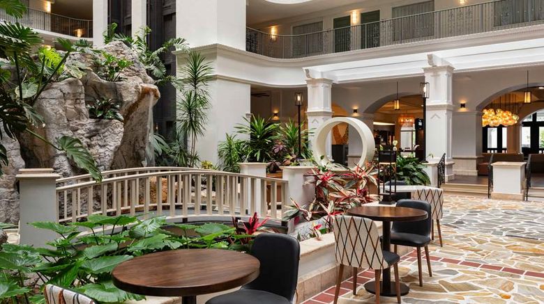 <b>Embassy Suites Ft. Lauderdale 17th Strt Lobby</b>. Images powered by <a href="https://iceportal.shijigroup.com/" title="IcePortal" target="_blank">IcePortal</a>.