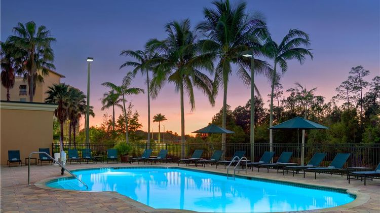 Embassy Suites Hotel Fort Myers/Estero Pool