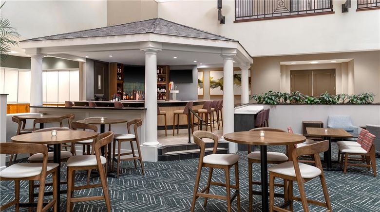 <b>Embassy Suites Hotel Fort Myers/Estero Restaurant</b>. Images powered by <a href="https://iceportal.shijigroup.com/" title="IcePortal" target="_blank">IcePortal</a>.