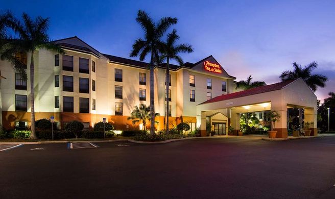 Hampton Inn & Suites Fort Myers Beach Exterior