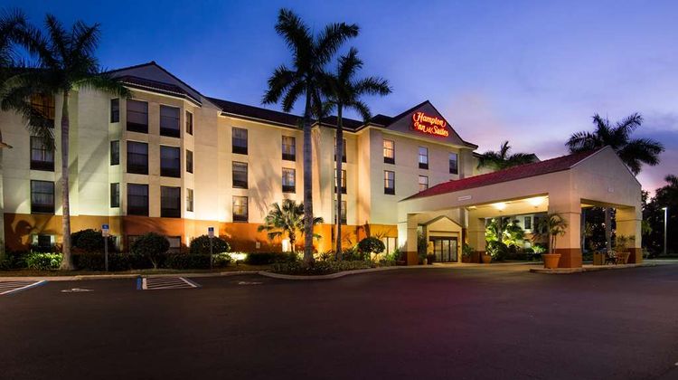 Hampton Inn & Suites Fort Myers Beach Exterior