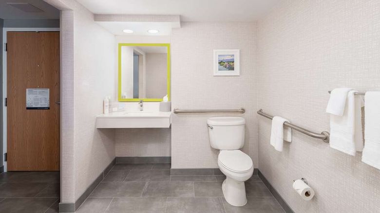 <b>Hampton Inn & Suites Fort Myers Beach Room</b>. Images powered by <a href="https://iceportal.shijigroup.com/" title="IcePortal" target="_blank">IcePortal</a>.