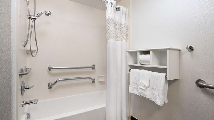 Hampton Inn Loveland Room