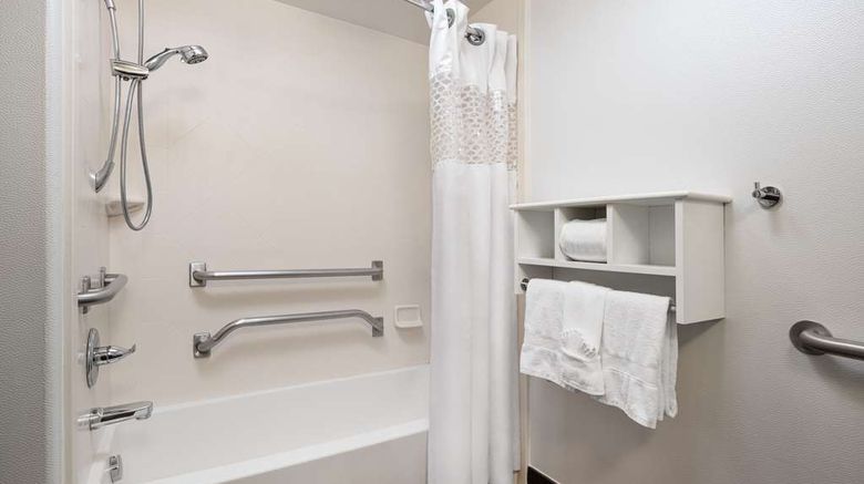<b>Hampton Inn Loveland Room</b>. Images powered by <a href="https://iceportal.shijigroup.com/" title="IcePortal" target="_blank">IcePortal</a>.