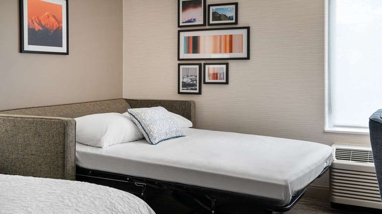 <b>Hampton Inn Loveland Room</b>. Images powered by <a href="https://iceportal.shijigroup.com/" title="IcePortal" target="_blank">IcePortal</a>.