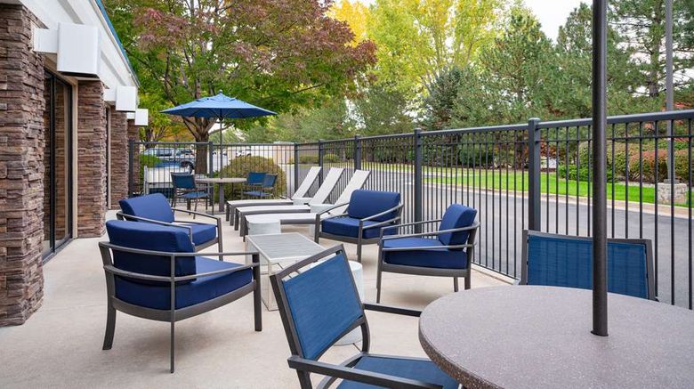 <b>Hampton Inn Loveland Exterior</b>. Images powered by <a href="https://iceportal.shijigroup.com/" title="IcePortal" target="_blank">IcePortal</a>.
