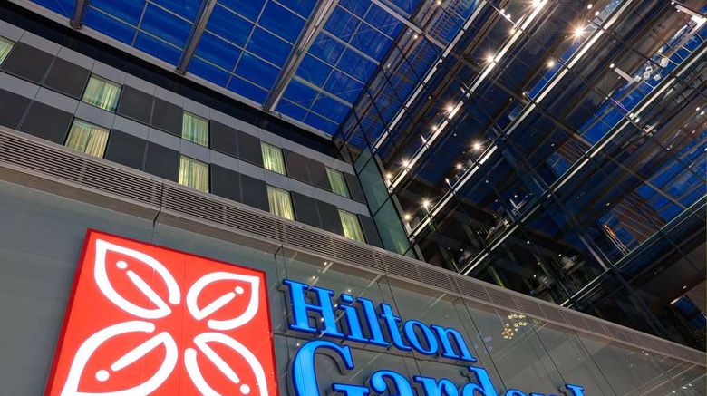 <b>Hilton Garden Inn Frankfurt Airport Exterior</b>. Images powered by <a href="https://iceportal.shijigroup.com/" title="IcePortal" target="_blank">IcePortal</a>.