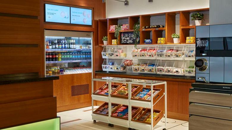 <b>Hilton Garden Inn Frankfurt Airport Restaurant</b>. Images powered by <a href="https://iceportal.shijigroup.com/" title="IcePortal" target="_blank">IcePortal</a>.