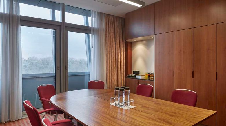 <b>Hilton Garden Inn Frankfurt Airport Meeting</b>. Images powered by <a href="https://iceportal.shijigroup.com/" title="IcePortal" target="_blank">IcePortal</a>.