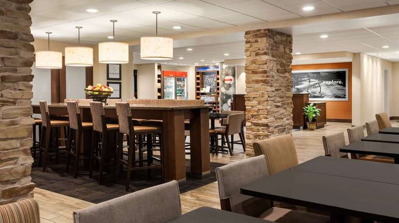 <b>Hampton Inn Fort Smith Lobby</b>. Images powered by <a href="https://iceportal.shijigroup.com/" title="IcePortal" target="_blank">IcePortal</a>.