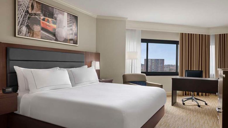 <b>Doubletree Hotel Room</b>. Images powered by <a href="https://iceportal.shijigroup.com/" title="IcePortal" target="_blank">IcePortal</a>.