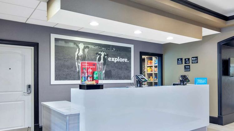 Hampton Inn & Suites Fossil Creek Lobby