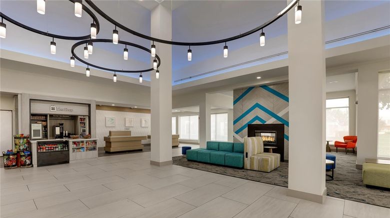 <b>Hilton Garden Inn Fort Worth North Lobby</b>. Images powered by <a href="https://iceportal.shijigroup.com/" title="IcePortal" target="_blank">IcePortal</a>.