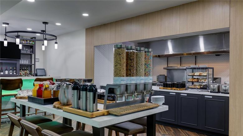 <b>Hilton Garden Inn Fort Worth North Restaurant</b>. Images powered by <a href="https://iceportal.shijigroup.com/" title="IcePortal" target="_blank">IcePortal</a>.
