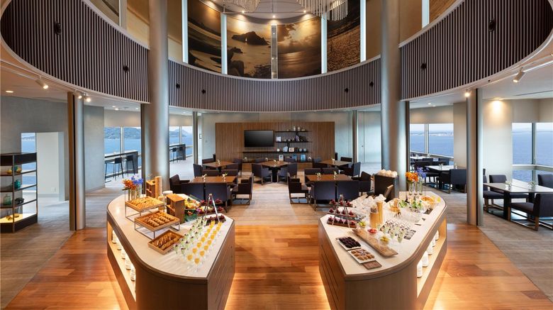 <b>Hilton Fukuoka Sea Hawk Restaurant</b>. Images powered by <a href="https://iceportal.shijigroup.com/" title="IcePortal" target="_blank">IcePortal</a>.