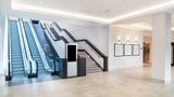 <b>Hilton London Gatwick Airport Lobby</b>. Images powered by <a href="https://iceportal.shijigroup.com/" title="IcePortal" target="_blank">IcePortal</a>.