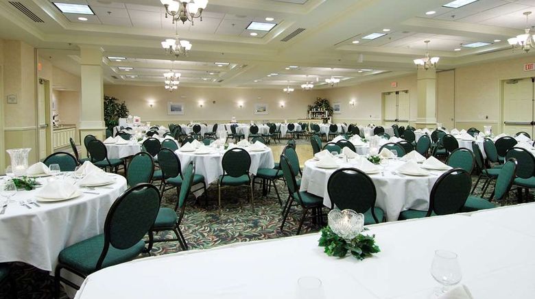 <b>Hilton Garden Inn Grand Forks-UND Meeting</b>. Images powered by <a href="https://iceportal.shijigroup.com/" title="IcePortal" target="_blank">IcePortal</a>.