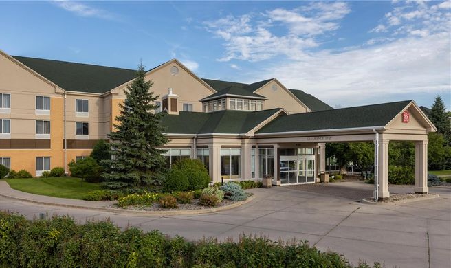 Hilton Garden Inn Grand Forks-UND Exterior