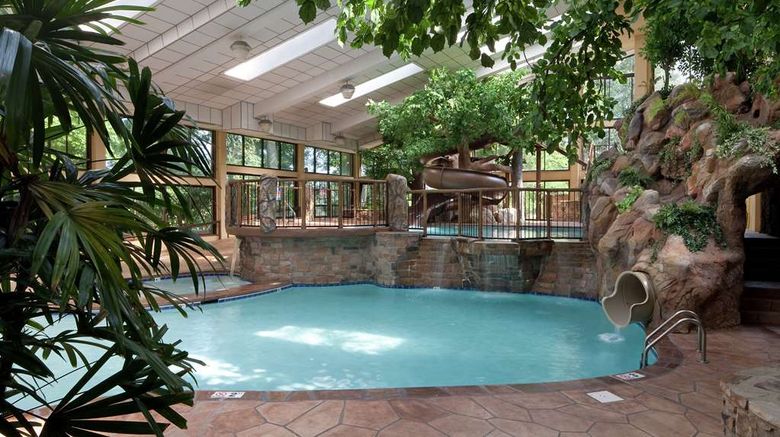 <b>Park Vista DoubleTree by Hilton Pool</b>. Images powered by <a href="https://iceportal.shijigroup.com/" title="IcePortal" target="_blank">IcePortal</a>.
