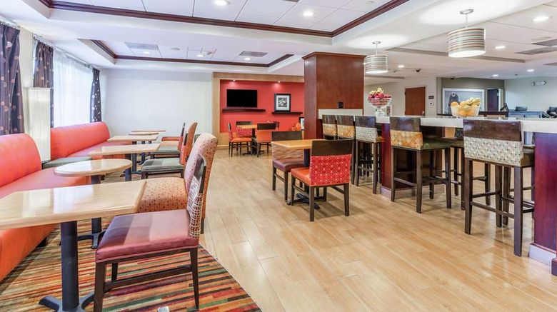 <b>Hampton Inn Groton Lobby</b>. Images powered by <a href="https://iceportal.shijigroup.com/" title="IcePortal" target="_blank">IcePortal</a>.