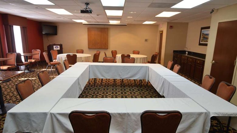 <b>Hampton Inn Groton Meeting</b>. Images powered by <a href="https://iceportal.shijigroup.com/" title="IcePortal" target="_blank">IcePortal</a>.