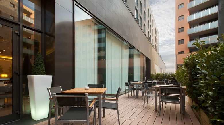 <b>DoubleTree by Hilton Hotel Girona Restaurant</b>. Images powered by <a href="https://iceportal.shijigroup.com/" title="IcePortal" target="_blank">IcePortal</a>.