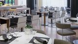 <b>DoubleTree by Hilton Hotel Girona Room</b>. Images powered by <a href="https://iceportal.shijigroup.com/" title="IcePortal" target="_blank">IcePortal</a>.
