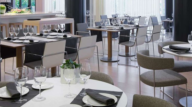 <b>DoubleTree by Hilton Hotel Girona Room</b>. Images powered by <a href="https://iceportal.shijigroup.com/" title="IcePortal" target="_blank">IcePortal</a>.