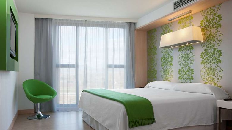 <b>DoubleTree by Hilton Hotel Girona Room</b>. Images powered by <a href="https://iceportal.shijigroup.com/" title="IcePortal" target="_blank">IcePortal</a>.