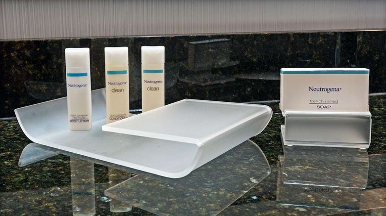 <b>Homewood Suites by Hilton Greensboro Room</b>. Images powered by <a href="https://iceportal.shijigroup.com/" title="IcePortal" target="_blank">IcePortal</a>.