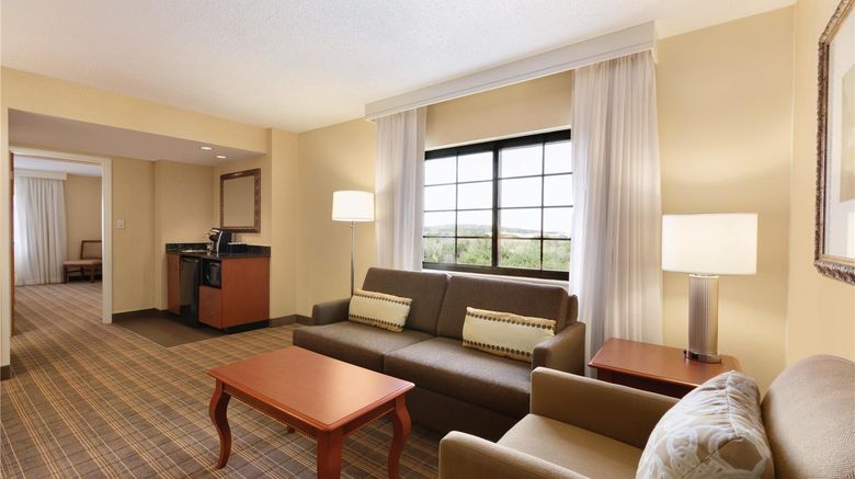 <b>Embassy Suites Greenville Golf Resort Room</b>. Images powered by <a href="https://iceportal.shijigroup.com/" title="IcePortal" target="_blank">IcePortal</a>.