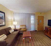 Embassy Suites Greenville Golf Resort Room