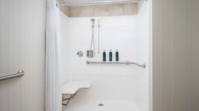 <b>Doubletree by Hilton Hotel Greensboro Room</b>. Images powered by <a href="https://iceportal.shijigroup.com/" title="IcePortal" target="_blank">IcePortal</a>.