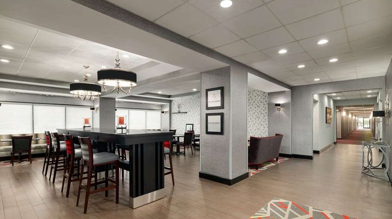<b>Hampton Inn Greenville/Simpsonville Lobby</b>. Images powered by <a href="https://iceportal.shijigroup.com/" title="IcePortal" target="_blank">IcePortal</a>.