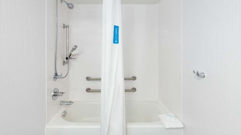 <b>Hampton Inn Greenville/Simpsonville Room</b>. Images powered by <a href="https://iceportal.shijigroup.com/" title="IcePortal" target="_blank">IcePortal</a>.
