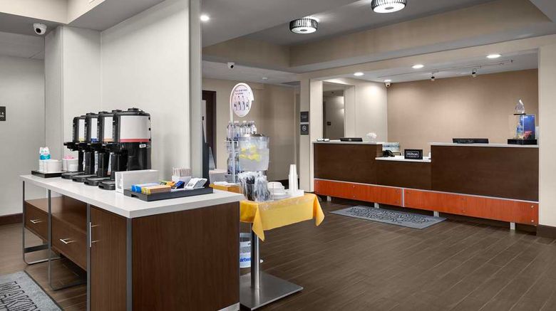 <b>Hampton Inn Greenville/Travelers Rest Lobby</b>. Images powered by <a href="https://iceportal.shijigroup.com/" title="IcePortal" target="_blank">IcePortal</a>.