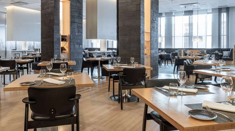 <b>Hilton Helsinki Airport Restaurant</b>. Images powered by <a href="https://iceportal.shijigroup.com/" title="IcePortal" target="_blank">IcePortal</a>.
