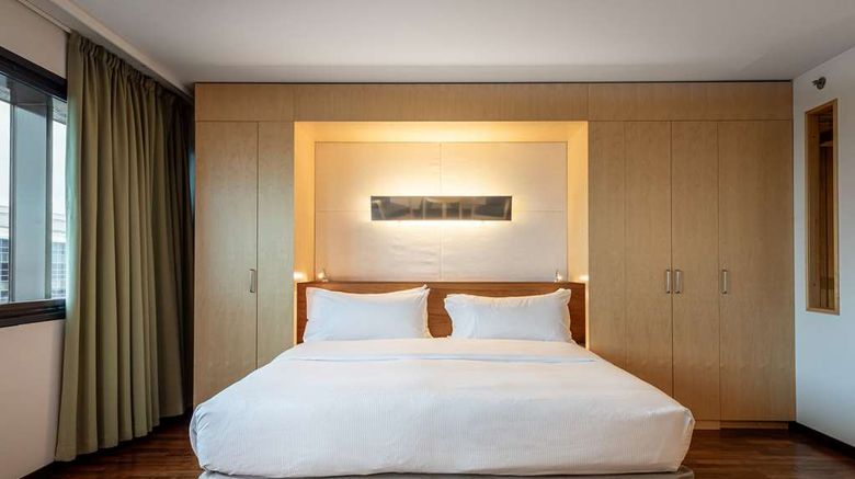 <b>Hilton Helsinki Airport Room</b>. Images powered by <a href="https://iceportal.shijigroup.com/" title="IcePortal" target="_blank">IcePortal</a>.