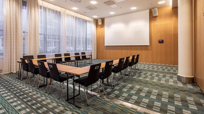<b>Hilton Helsinki Airport Meeting</b>. Images powered by <a href="https://iceportal.shijigroup.com/" title="IcePortal" target="_blank">IcePortal</a>.