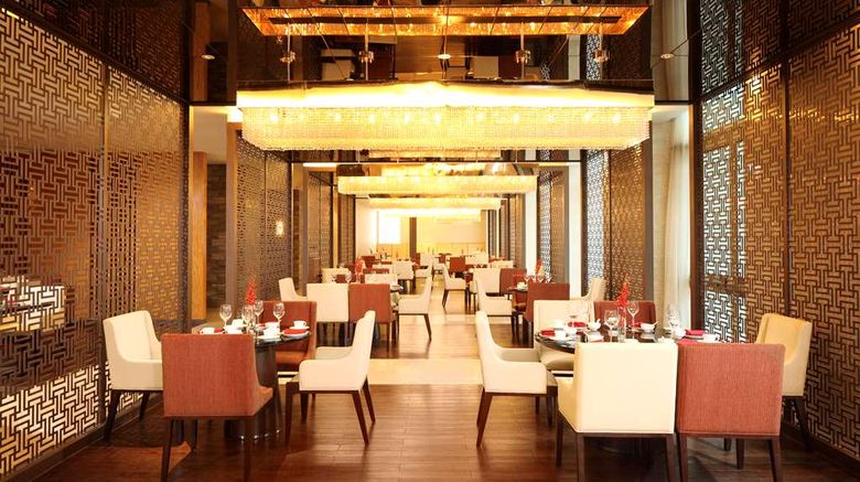 <b>DoubleTree by Hilton Hangzhou East Restaurant</b>. Images powered by <a href="https://iceportal.shijigroup.com/" title="IcePortal" target="_blank">IcePortal</a>.