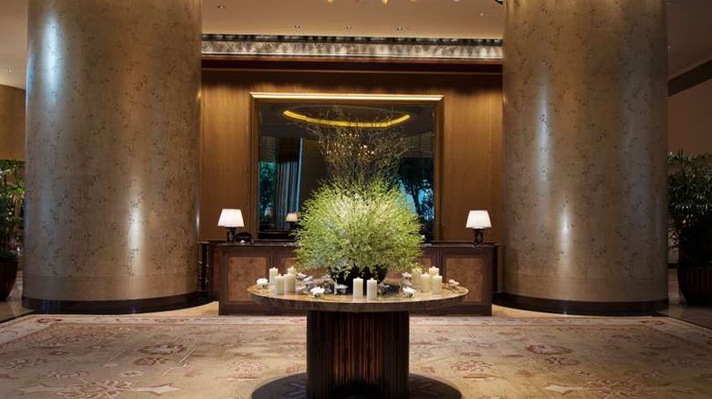 <b>Conrad Hong Kong Lobby</b>. Images powered by <a href="https://iceportal.shijigroup.com/" title="IcePortal" target="_blank">IcePortal</a>.