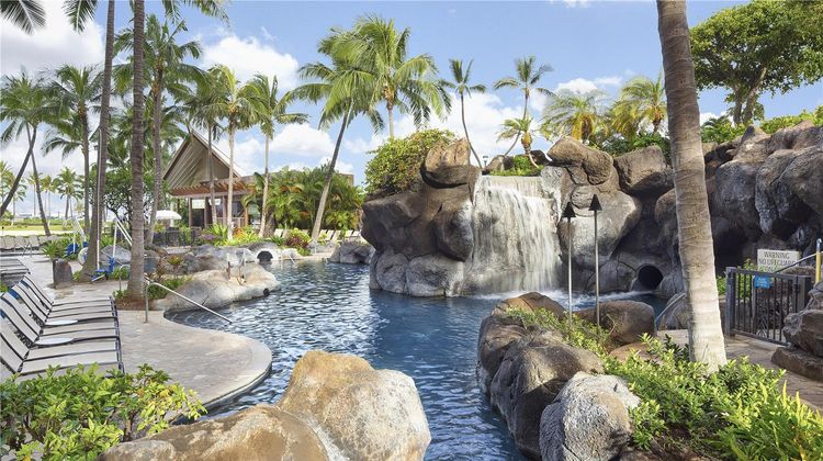 Hilton Grand Vacations Grand Waikikian Pool
