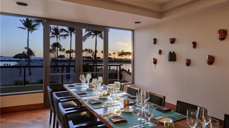 <b>Hilton Grand Vac Hilton Hawaiian Village Restaurant</b>. Images powered by <a href="https://iceportal.shijigroup.com/" title="IcePortal" target="_blank">IcePortal</a>.