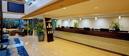Doubletree by Hilton Alana Hotel Waikiki Lobby