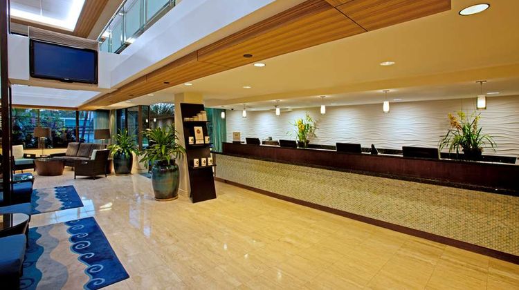 Doubletree by Hilton Alana Hotel Waikiki Lobby