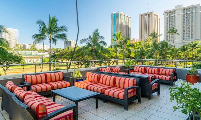 Doubletree by Hilton Alana Hotel Waikiki Exterior